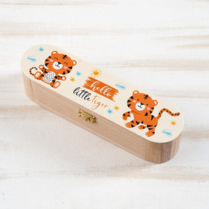 <transcy>Tigerstiftebox aus Holz</transcy>