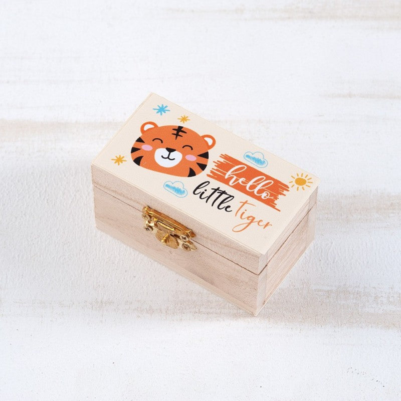 <transcy>Tigertruhe aus Holz</transcy>