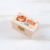 <transcy>Tigertruhe aus Holz</transcy>