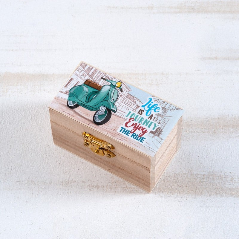 <transcy>Taufgeschenk Truhe aus Naturholz</transcy>